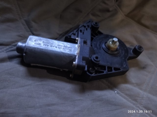 0130821733 VAG Motor del elevalunas de la puerta trasera izquierda