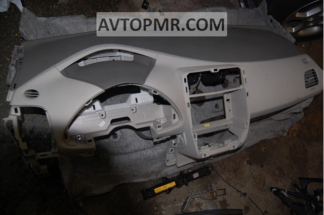 682003NA0A Nissan panel frontal interior salpicadero