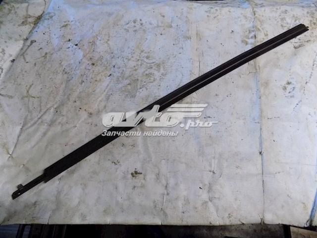 Moldura Para Bajar El Vidrio De La Puerta Delantera Derecha Toyota Corolla (E15)