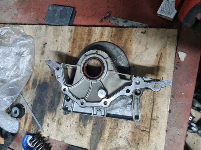 Tapa delantera del motor 8200563690 Renault (RVI)