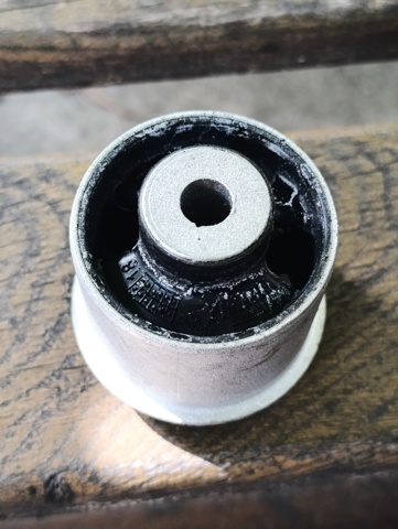 A2053330314 Mercedes Buje del brazo de suspensión delantero superior