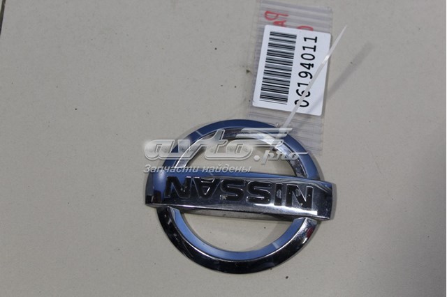 90891EB300 Nissan emblema de tapa de maletero