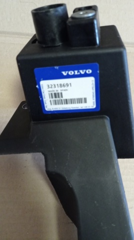 Comprar 32318691 Volvo Soporte delantero izquierdo para aleta delantera
