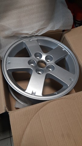 Comprar MN184277 Mitsubishi Aros de rueda