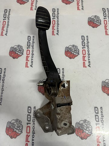 Pedal de embrague 8200590247 RENAULT