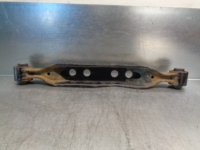 Brazo transversal de suspensión trasera 551101KD0A Nissan/Infiniti