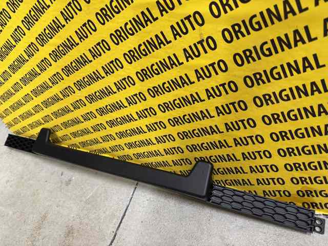 865622W000 Hyundai/Kia Rejilla del parachoques delantero, central