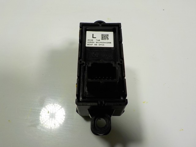 BDGF66EP0A Mazda Interruptor del freno de estacionamiento electromecánico