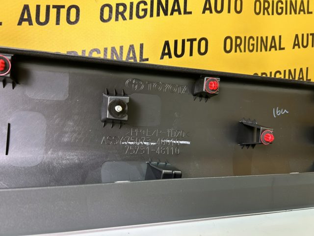 7507348010 Toyota Moldura inferior de puerta delantera derecha
