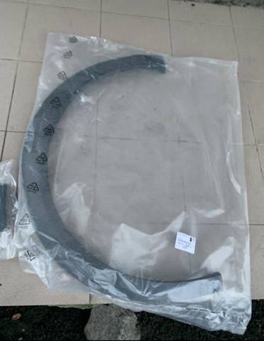 Aletín guardabarros trasero derecho Peugeot/Citroen 98257365XT