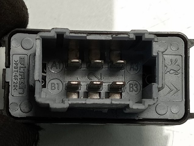 Botón de encendido del motor del elevalunas delantero derecho Peugeot/Citroen 98016307ZD precio, desde 31,94 EUR
