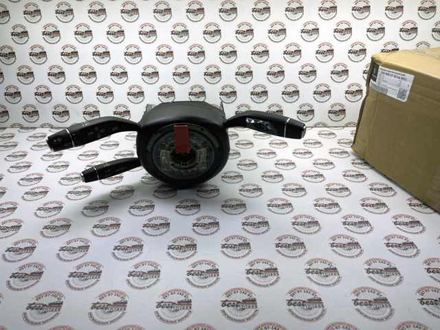 24690007189051 Mercedes Mando bajo volante