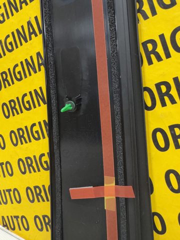 Moldura vertical de puerta trasera izquierda Mazda KB7W50M40B