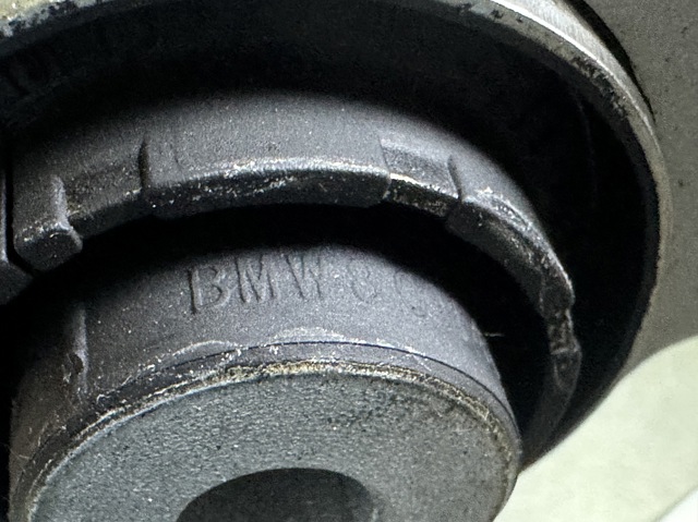 Brazo inferior derecho de la suspensión delantera BMW 31108095654 precio, desde 86,46 EUR