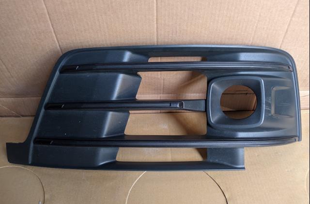 Comprar 4M0807681EGXE VAG Rejilla inferior del parachoques delantero