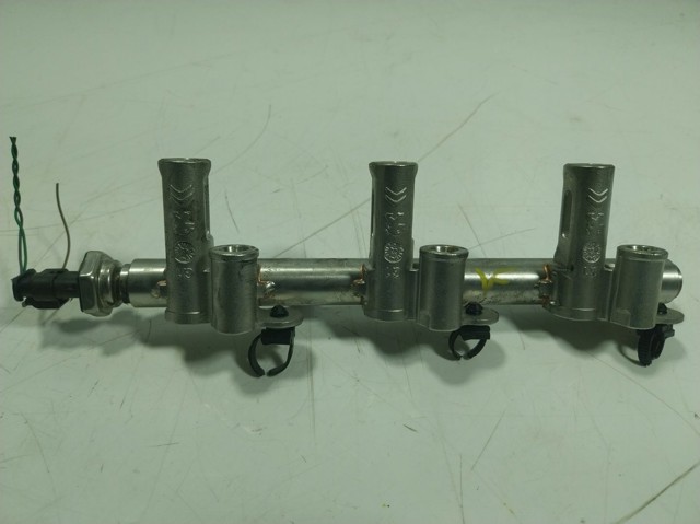 9811353880 Peugeot/Citroen Rampa de combustible