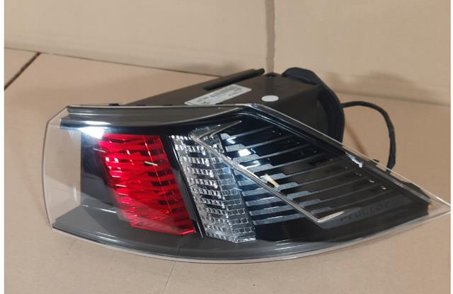 Piloto trasero exterior derecho Peugeot/Citroen 9813508380 precio, desde 202,53 EUR