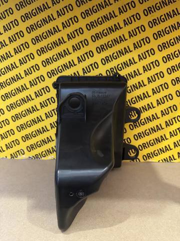 PAJ8133AY Mazda Caja del filtro de aire, parte inferior