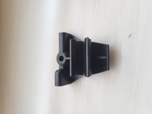 Soporte de parachoques trasero izquierdo Toyota Carina E (T19)