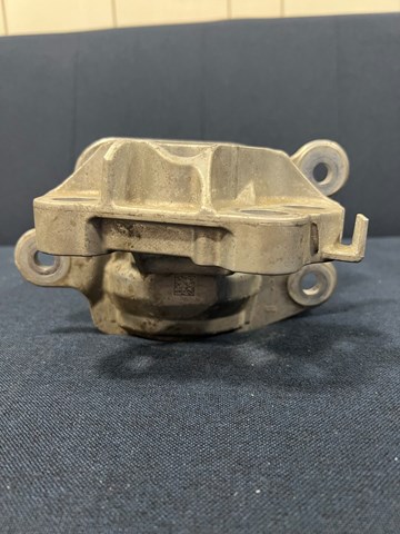 LR114070 Land Rover Taco de motor