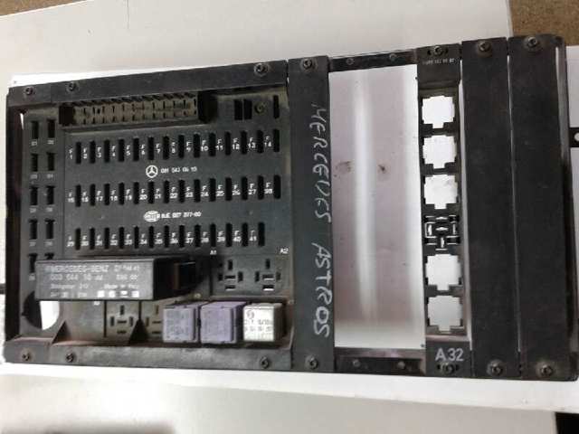 Caja reles Mercedes 0015430615