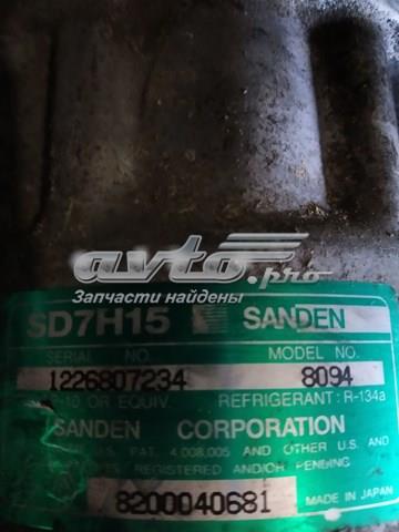 Compresor de aire acondicionado 8200040681 Renault (RVI)