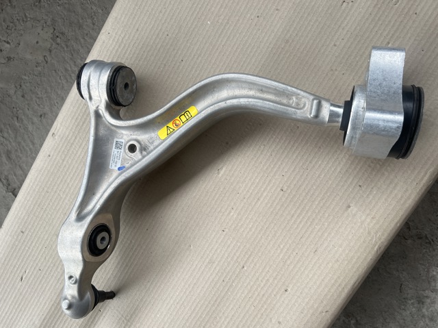 Comprar 9J1407152G VAG Brazo inferior derecho de la suspensión delantera