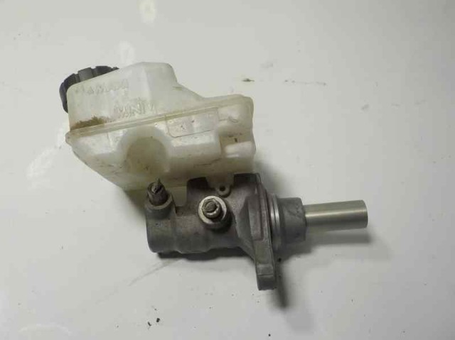 Cilindro maestro de frenos 460113328R Renault (RVI)