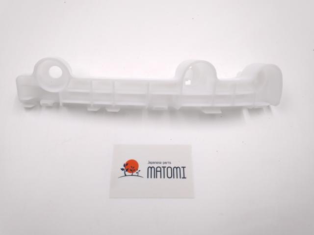 Comprar 6400F776 Mitsubishi Soporte de parachoques delantero derecho