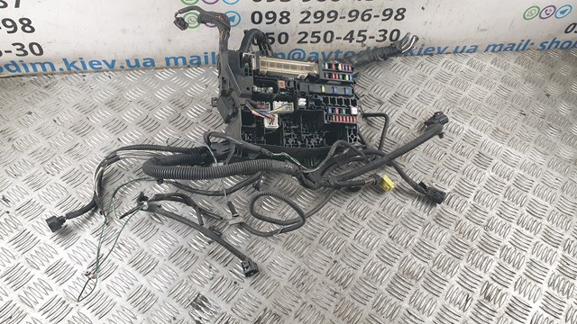 Comprar Caja de fusibles Toyota Auris UKP E15