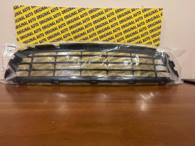 Rejilla inferior del parachoques delantero Renault (RVI) 622540275R