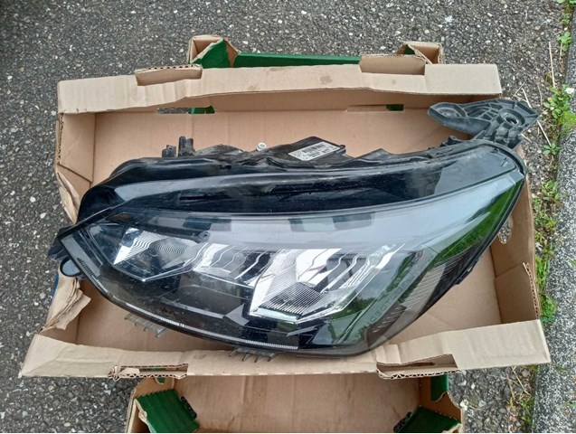 Faros delantero izquierdo para Peugeot 2008 2