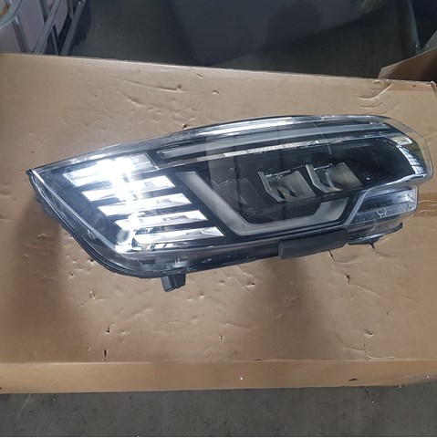 260102899R Renault (RVI) Luz derecha