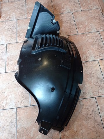 1676901608 Mercedes Guardalodos interior delantero derecho