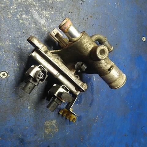 Comprar 1S7G8K556AJ Ford Brida del sistema de refrigeración (triple unión)