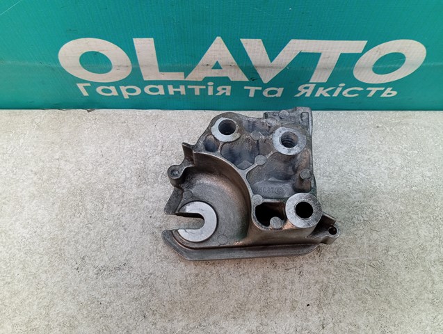 Soporte de motor derecho BBN339060B Mazda