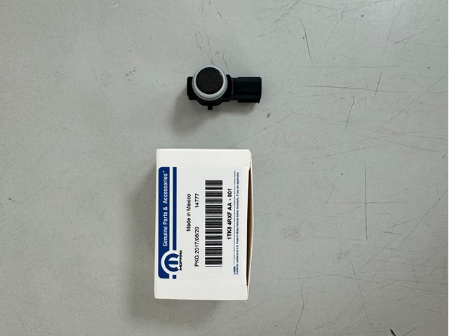 1TK84RXFAA Chrysler sensor alarma de estacionamiento trasero