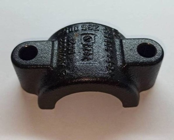 Abrazadera de la bieleta estabilizadora delantera A9703230021 Mercedes