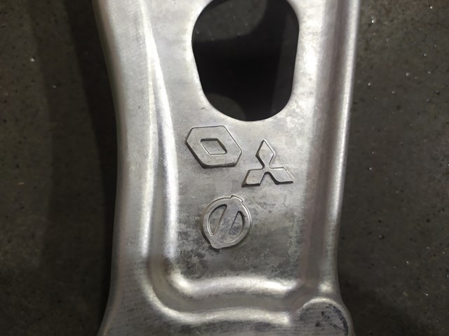 Brazo inferior izquierdo de la suspensión delantera 545016RR0B Nissan/Infiniti