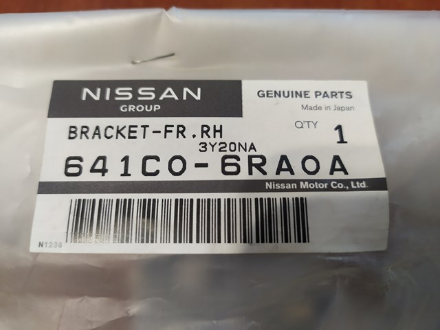 Soporte delantero de guardabarros delantero derecho 641C06RA0A Nissan/Infiniti