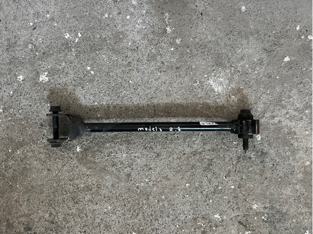 Brazo longitudinal superior trasero izquierdo/derecho Tesla 104442700C precio, desde 41,00 EUR