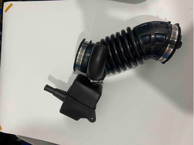 16576ET00A Nissan/Infiniti Manguito de aire del medidor de masa de aire