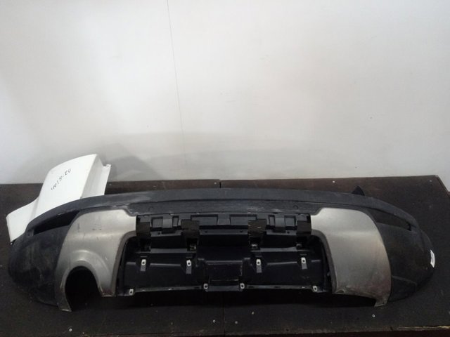 LR036708 Land Rover Defensa trasero
