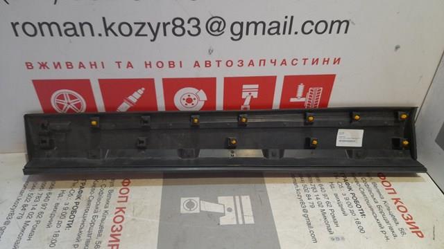 Moldura inferior de puerta delantera derecha Mazda TK4951RA0B precio, desde 280,15 EUR
