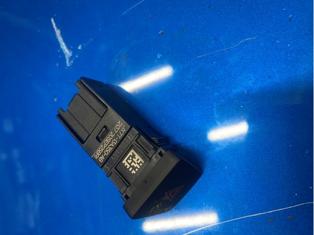  Boton de luz de emergencía Ford Escape 3