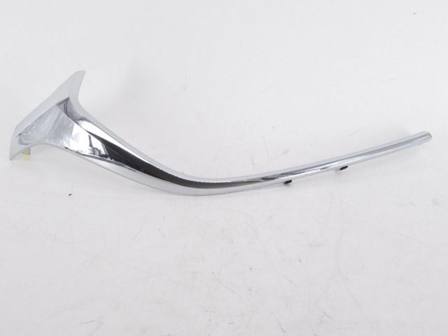 Moldura izquierda de la parrilla del radiador Mazda BCKA507K0C