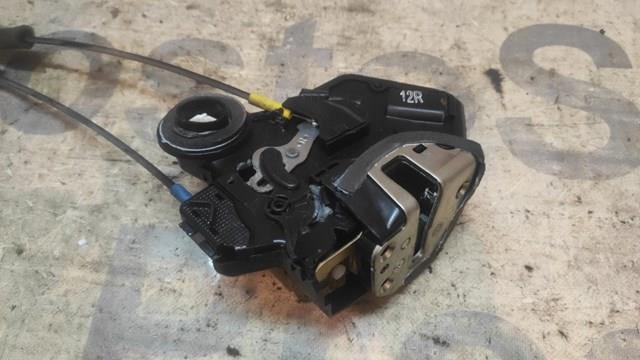 6905052120 Daihatsu Cerradura de la puerta trasera derecha