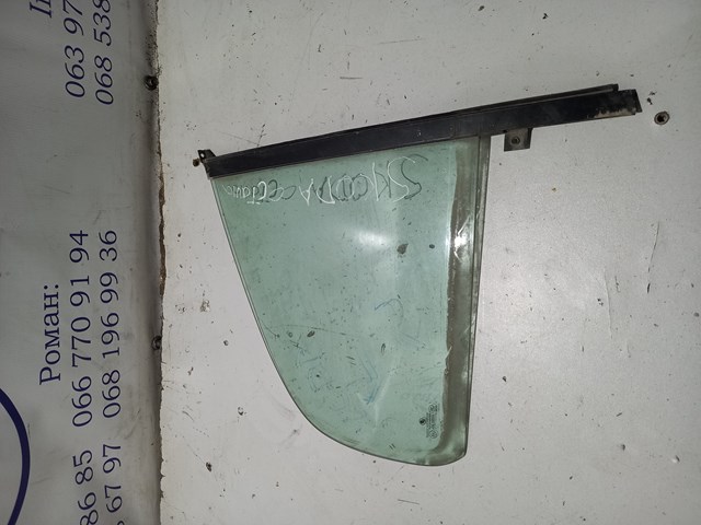 Luna de puerta del pasajero delantero VAG 43R00049