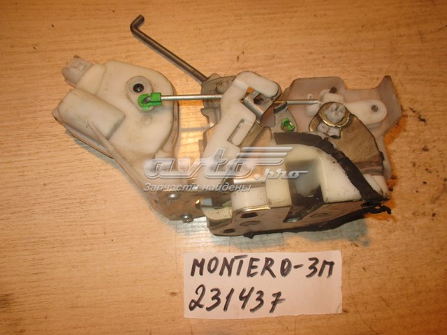 5745A042 Chrysler cerradura de puerta trasera derecha