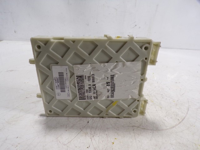Comprar 2443670 Ford Caja de fusibles